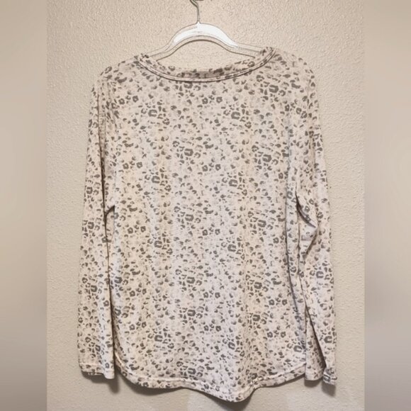 Tahari animal print top - Picture 4 of 4